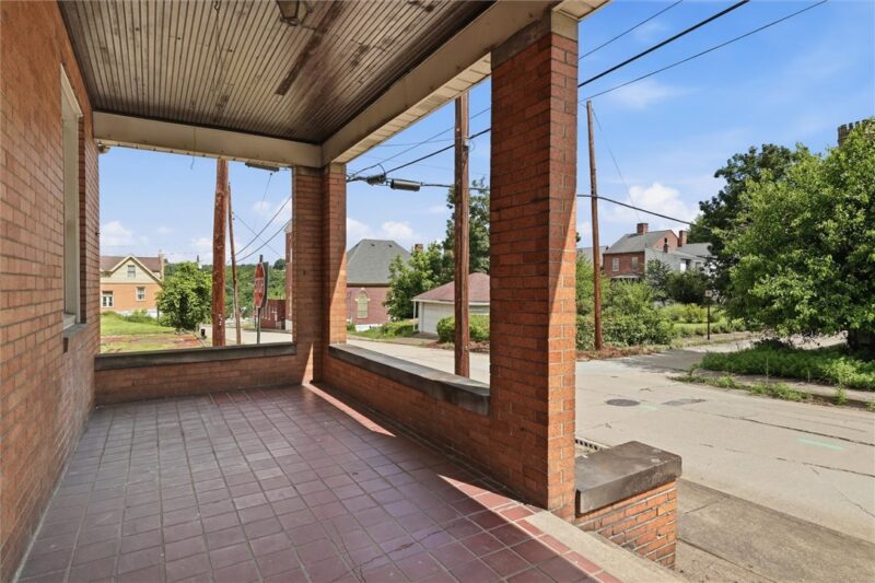 400 Spring St — photo 2