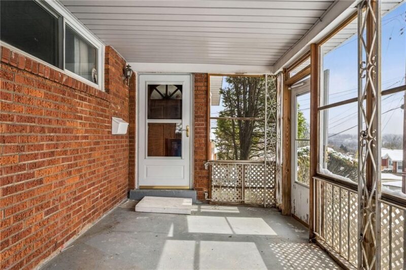 318 Dunbar Dr — photo 3