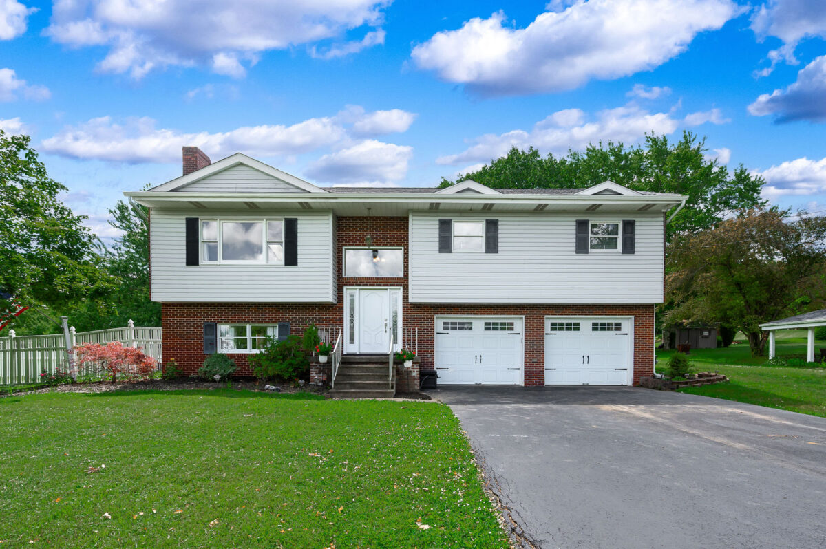 109 Kimberly DRIVE — photo 1