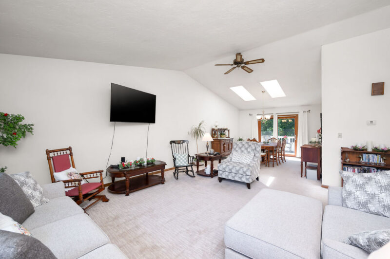 109 Kimberly DRIVE — photo 8