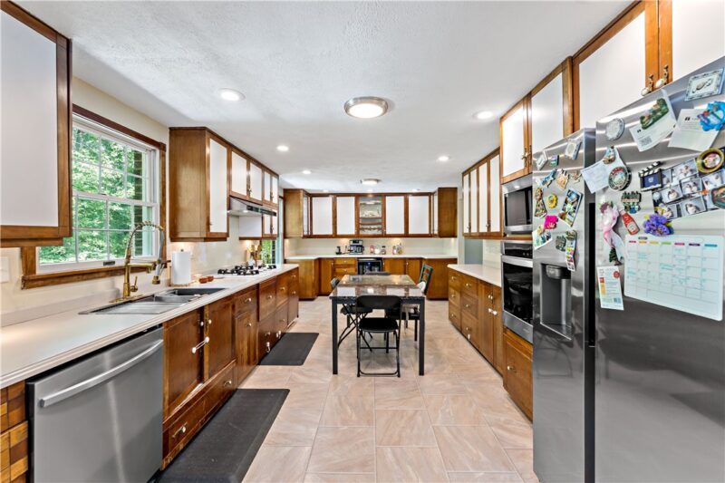 2105 Pendleton Dr — photo 6