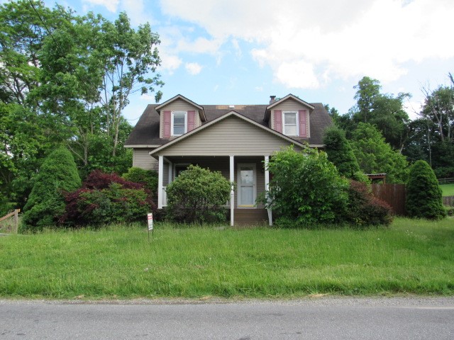 2060 Oakridge Drive — photo 1