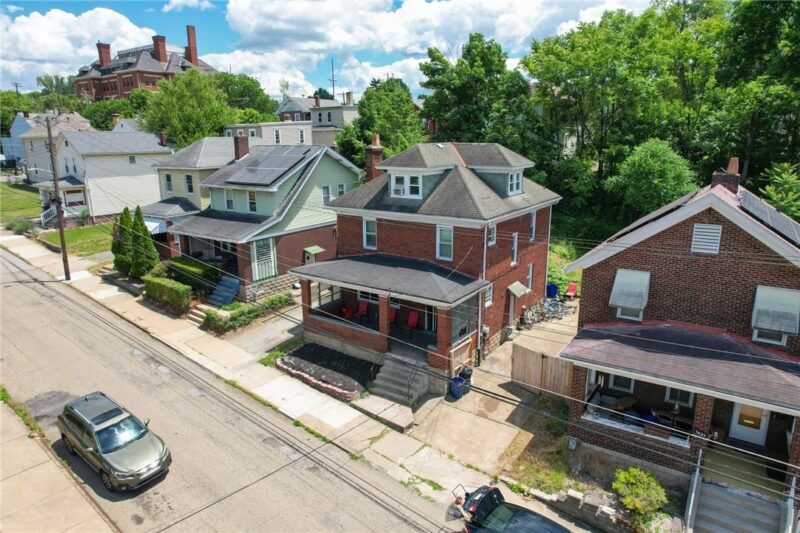 1425 Forsythe St — photo 2