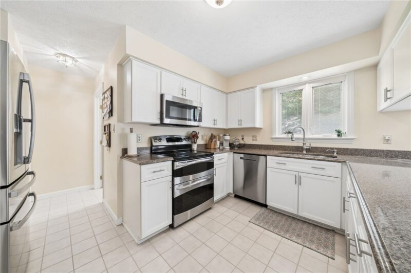 95 William Dr — photo 8