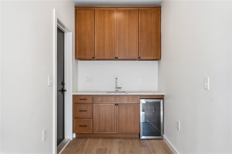 3329 Liberty Ave — photo 5