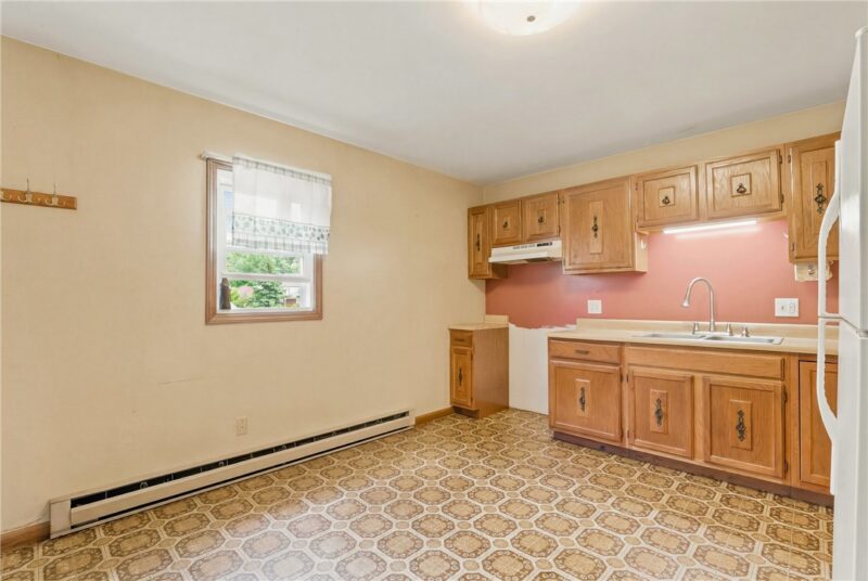 707 Stewart St — photo 6