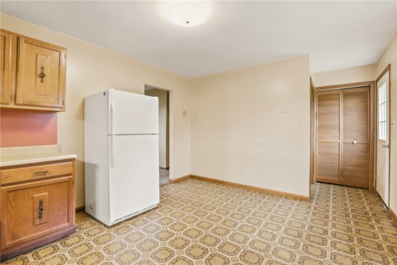 707 Stewart St — photo 8
