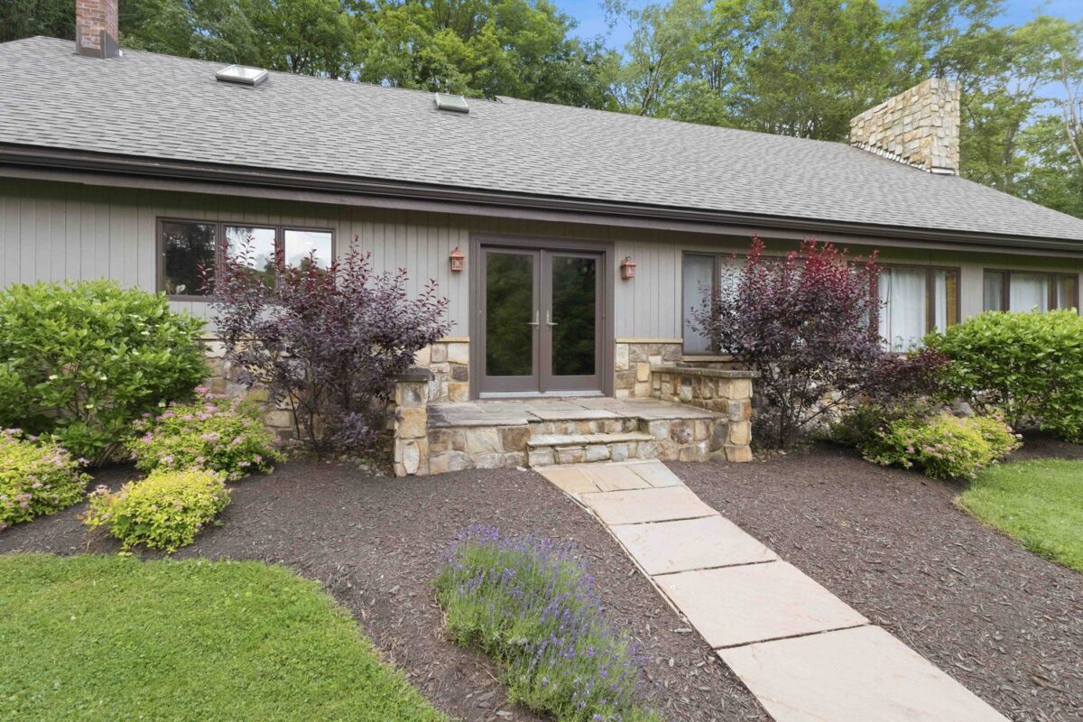 129 Chestnut Hill LANE — photo 1