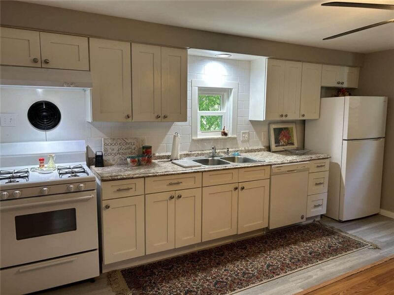 1108 Brabec St — photo 4