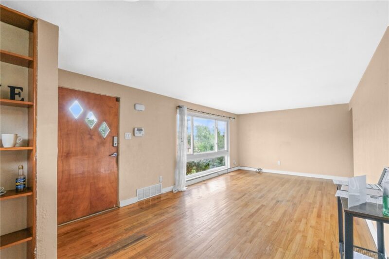 1654 Hollyrood Rd — photo 5