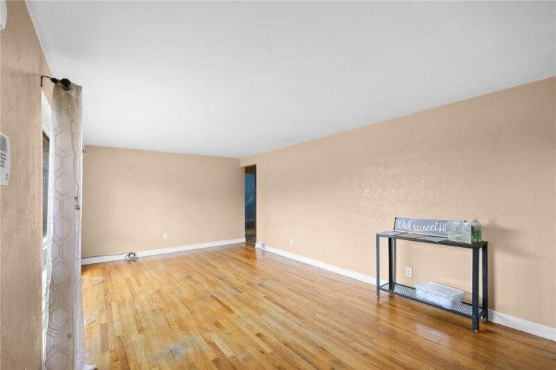 1654 Hollyrood Rd — photo 7