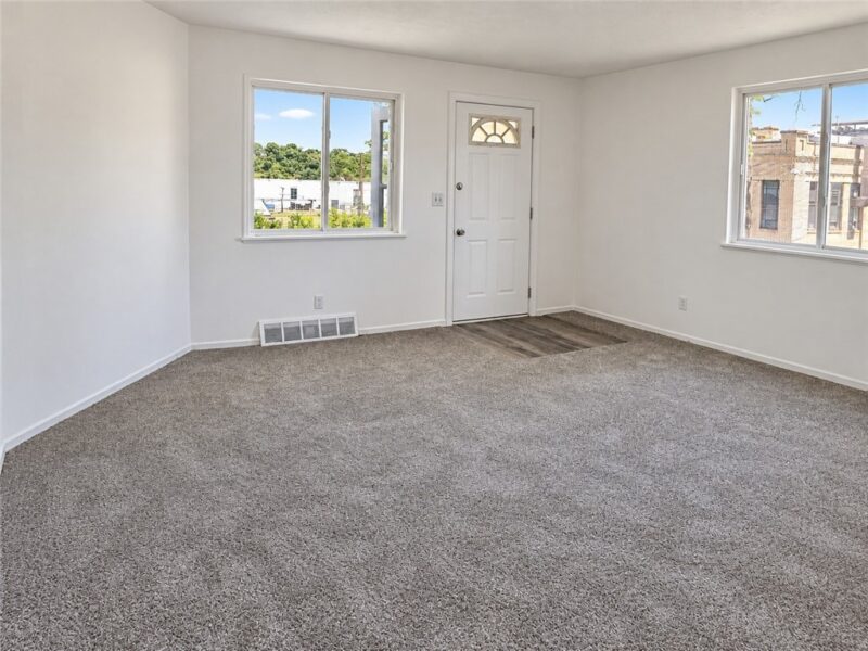 726 E 9th Ave — photo 4