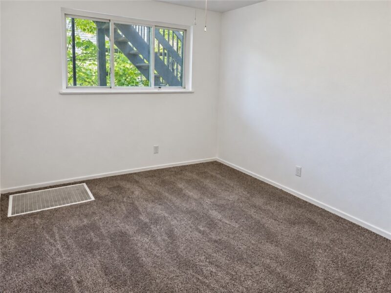 726 E 9th Ave — photo 6