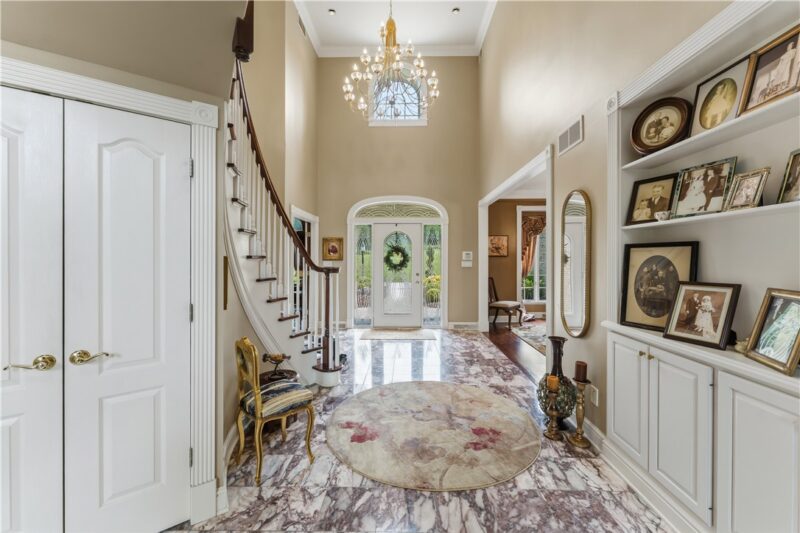 206 Sugarwood Drive — photo 3