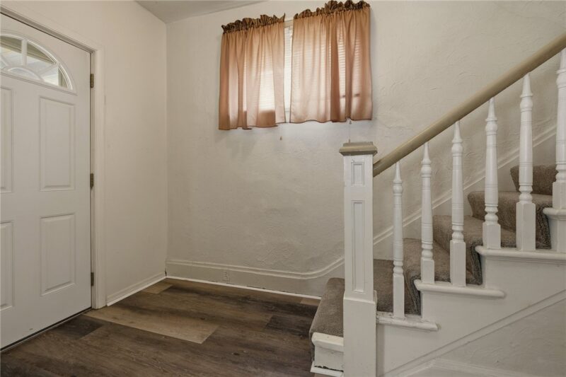 311 Sweetbriar St — photo 3