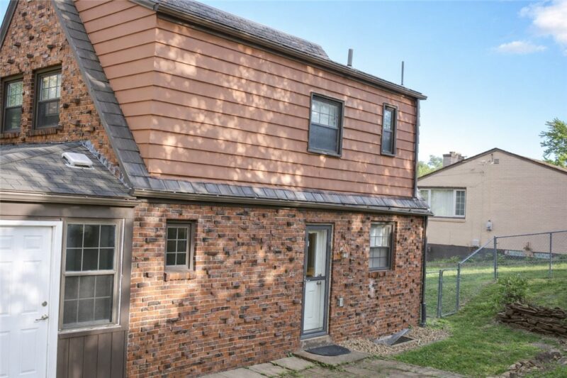 230 Broadway Dr — photo 2
