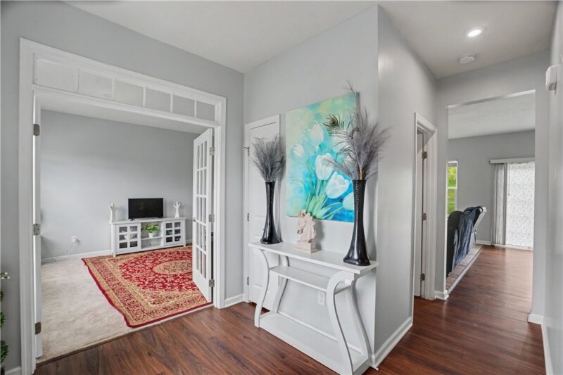 370 Greene Dr — photo 5