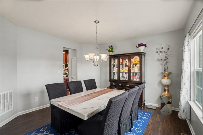 370 Greene Dr — photo 6