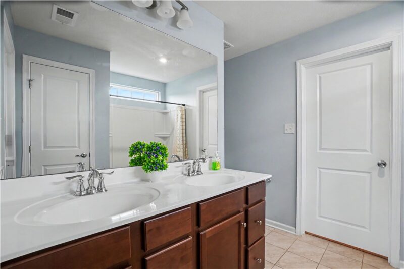 370 Greene Dr — photo 8
