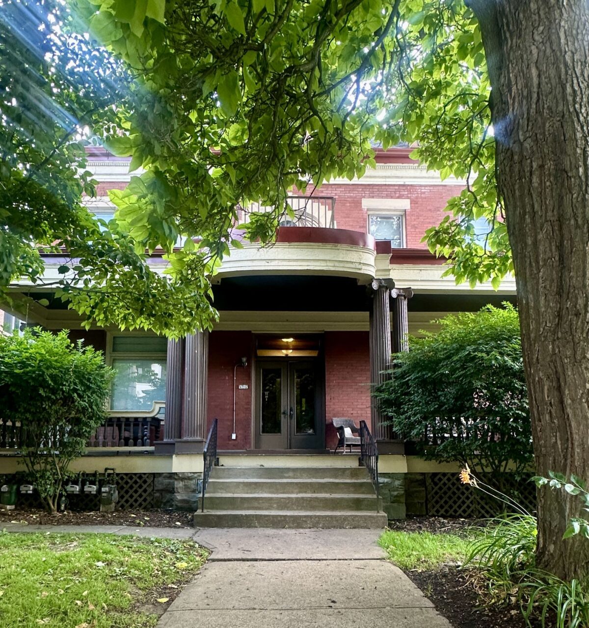 5712 Stanton AVENUE — photo 1