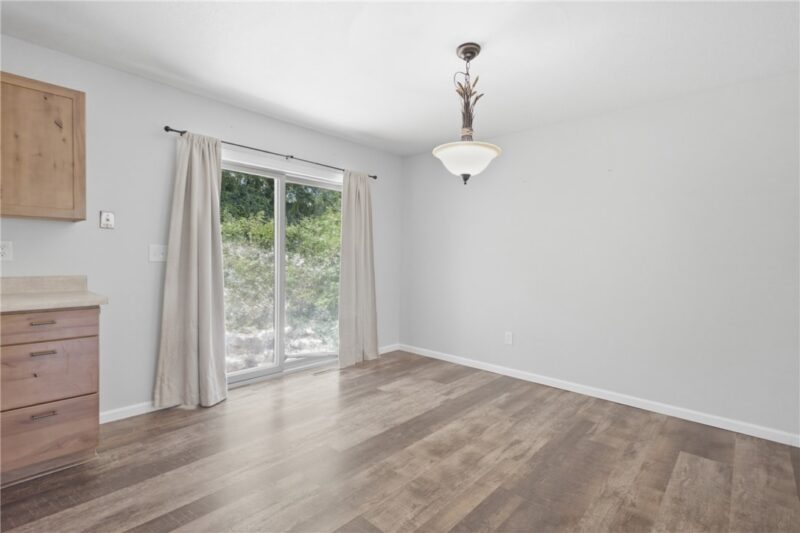 124 Debolt Ave — photo 8