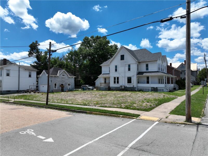 303 Loucks Ave — photo 2