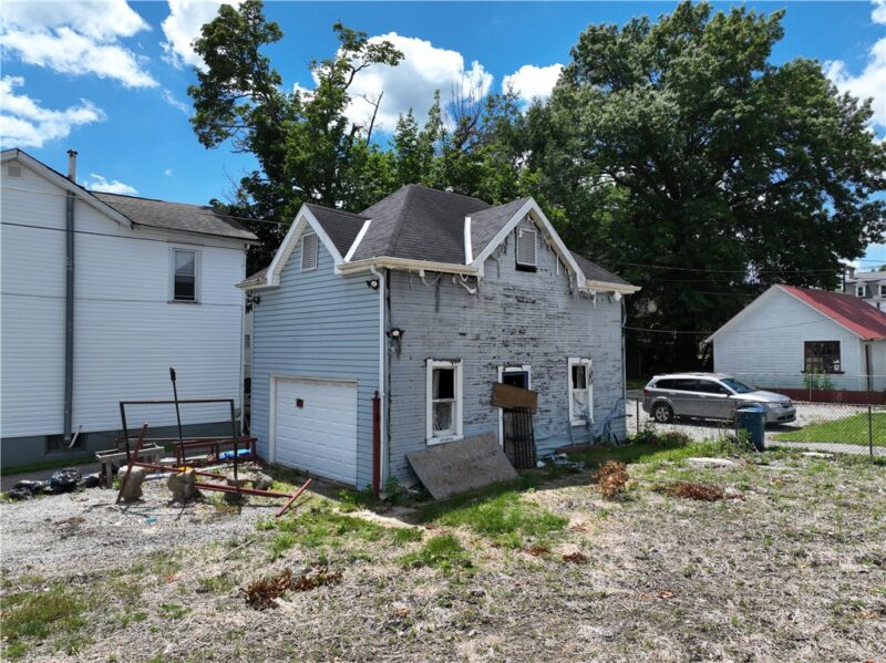 303 Loucks Ave — photo 4