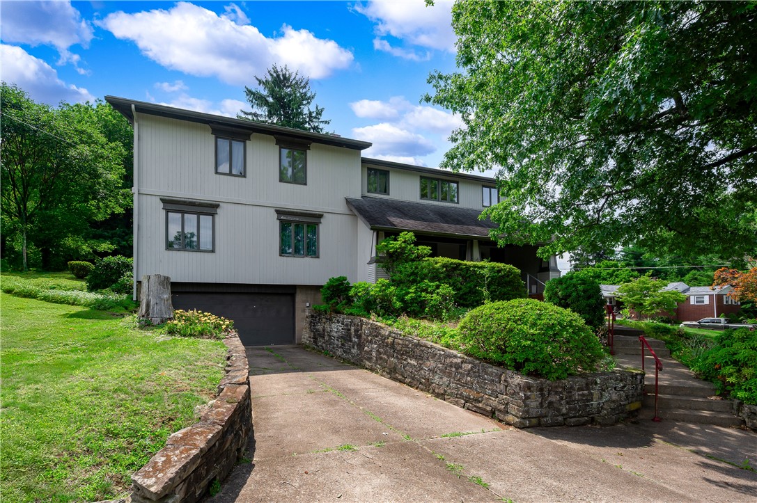 221 Sunset Dr. — photo 1