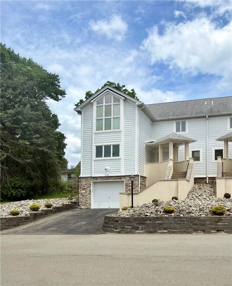 134 St Thomas Dr — photo 2