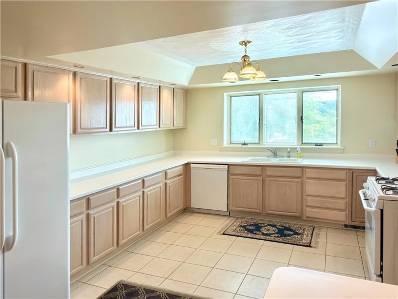 134 St Thomas Dr — photo 3