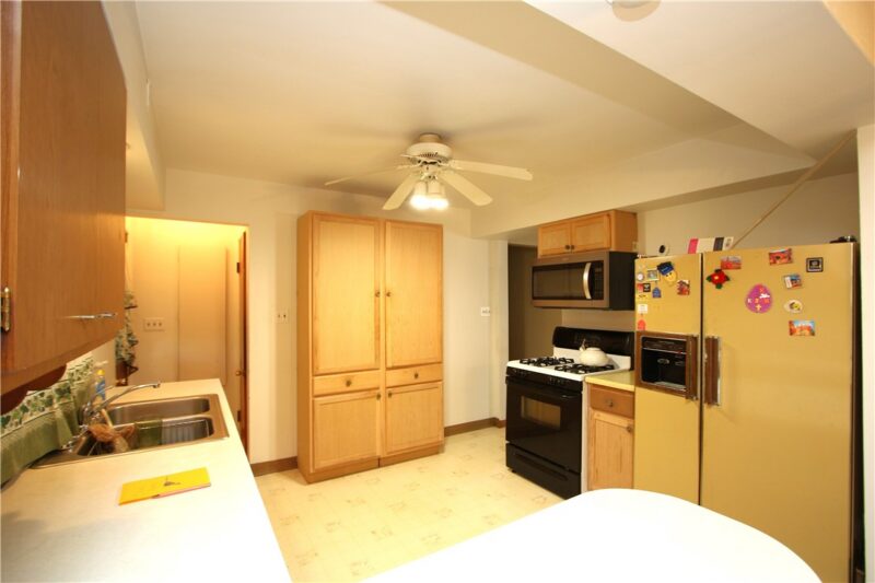 142 3rd Avenue — photo 8