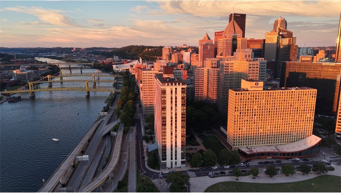320 Fort Duquesne Blvd 19D — photo 1