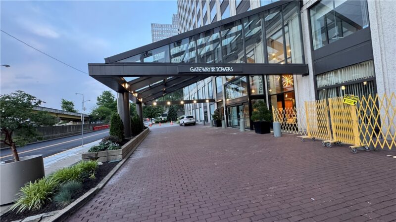 320 Fort Duquesne Blvd 19D — photo 2