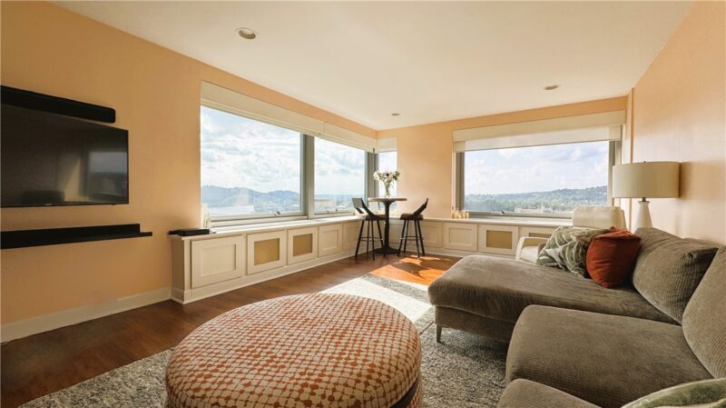 320 Fort Duquesne Blvd 19D — photo 6