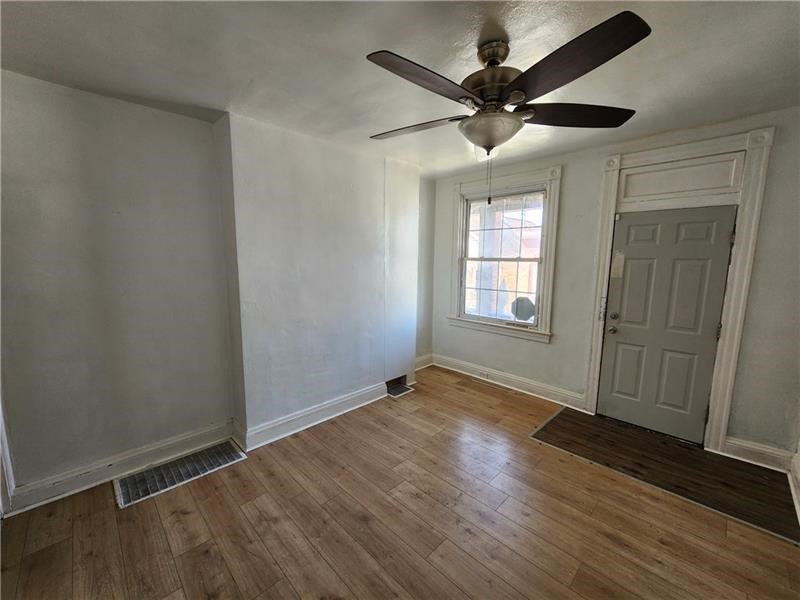 724 Hemlock Aly — photo 3
