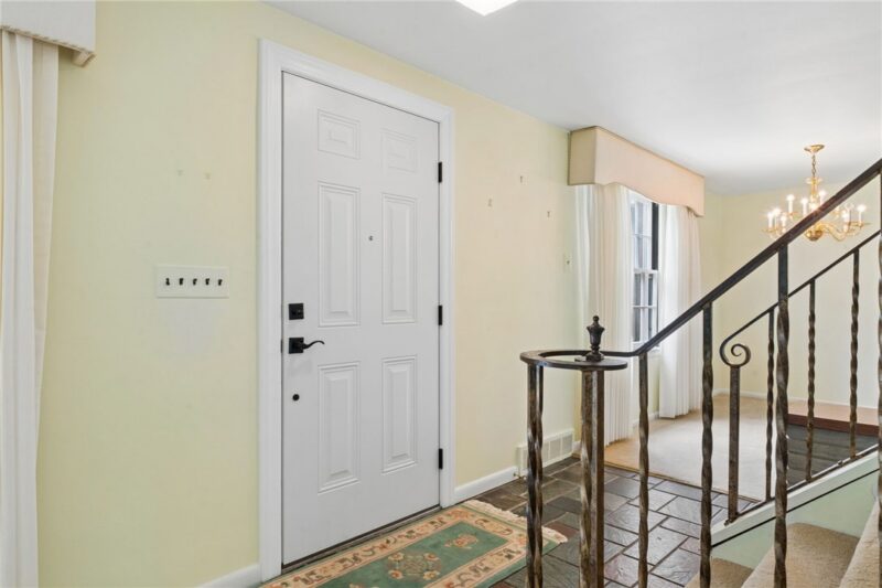 260 CHERRY LANE — photo 2