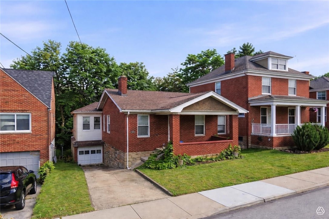 2406 Pioneer Avenue — photo 1