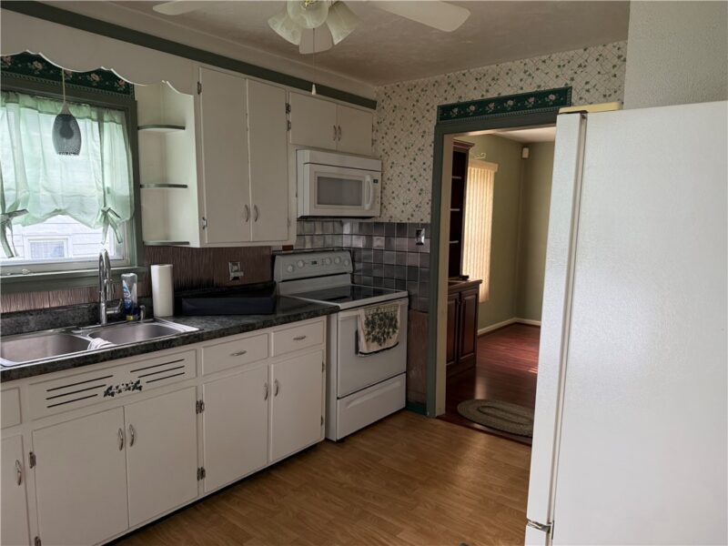 105 W Clen Moore BOULEVARD — photo 7