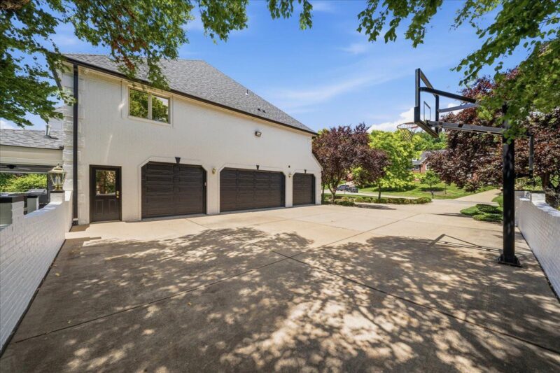 190 Silver Creek DRIVE — photo 7