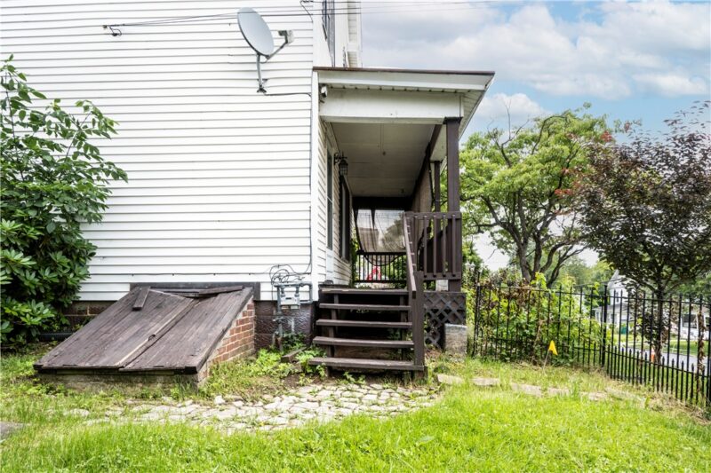 1593 Philadelphia St — photo 4