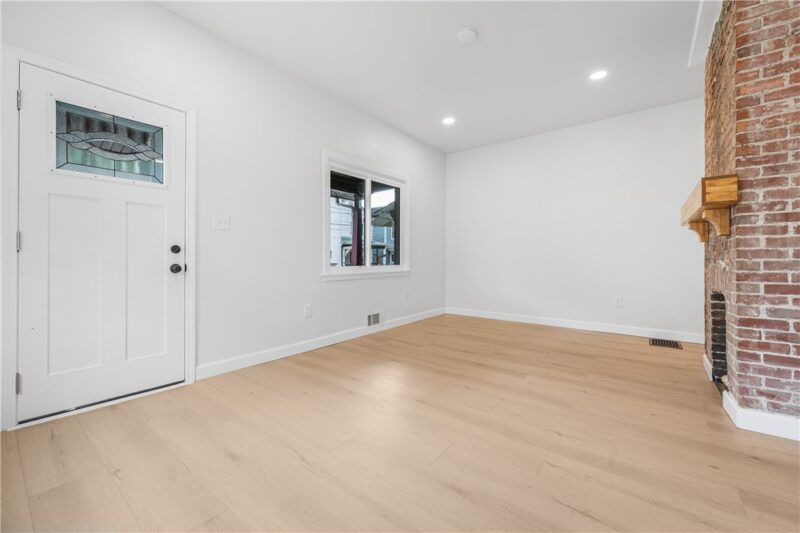 293 Lexington Ct — photo 4