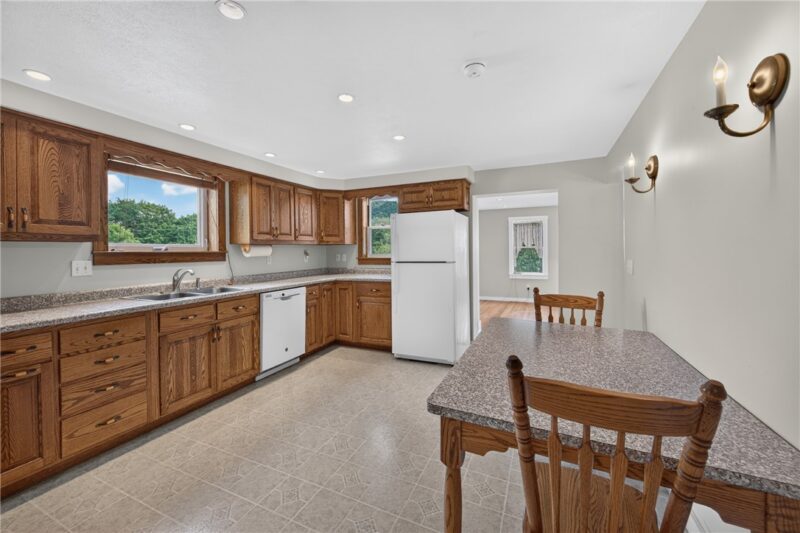 133 Lower Hayes Rd — photo 4