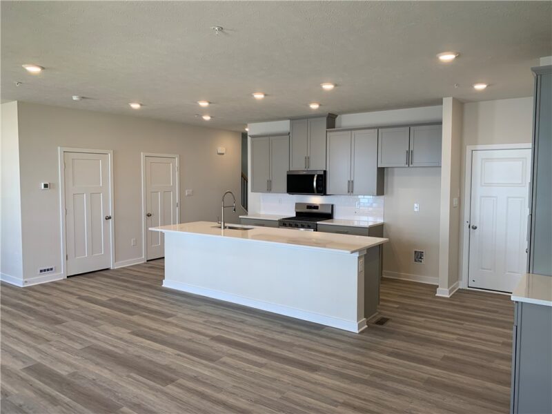 1008 Madisyn Lane — photo 2