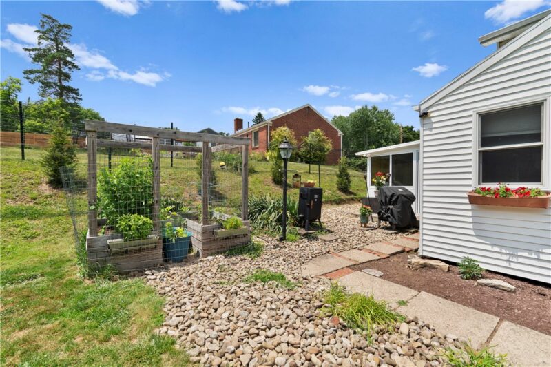 1558 Duncan Dr — photo 6