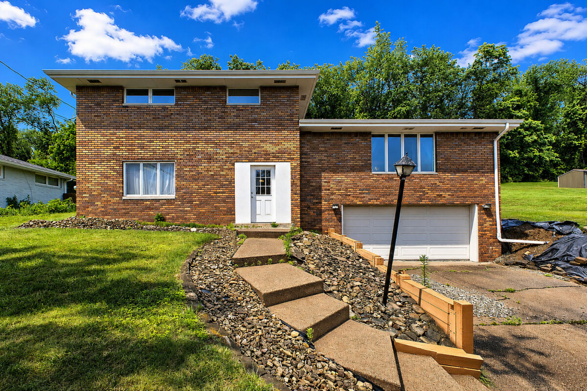177 S Thompson Lane — photo 1