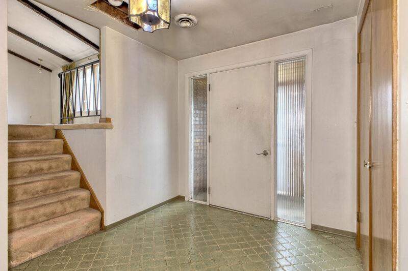 177 S Thompson Lane — photo 2