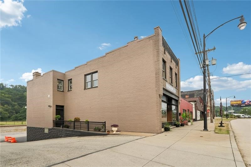 617 Butler St — photo 2
