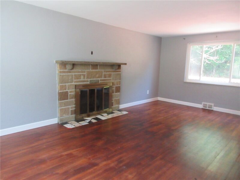 110 Logan Rd — photo 3