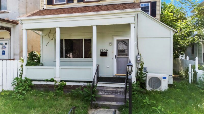 1309 3rd Ave — photo 2