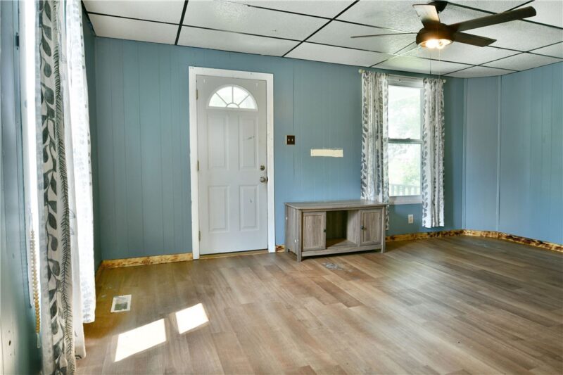 574 Thornton St — photo 3